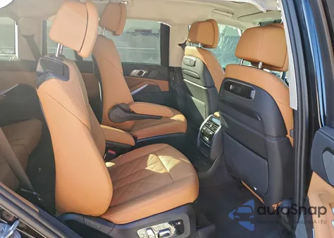 2025 BMW X7 xDrive40I z USA, uszkodzony, nr VIN 5UX23EM08S9Y94026